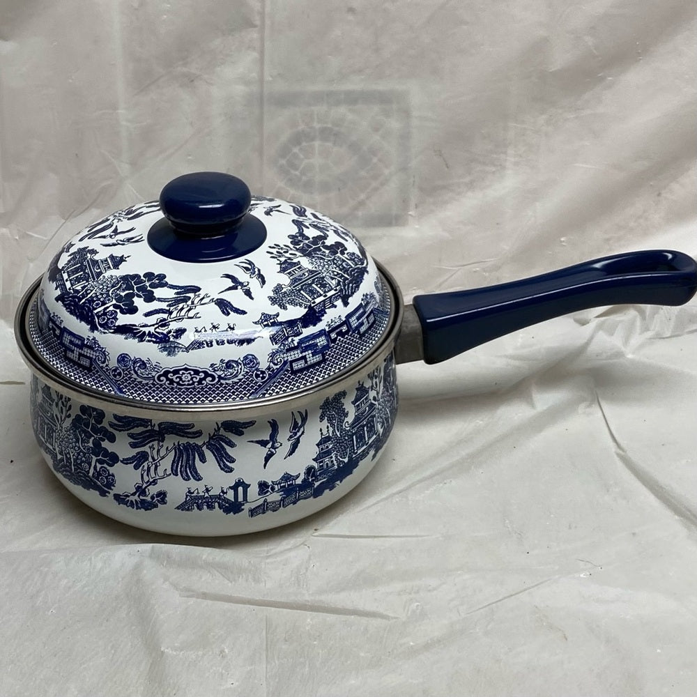 Heritage Mint, Blue Willow, Enamelware Cookware -Covered Sauce Pan (2Quarts)