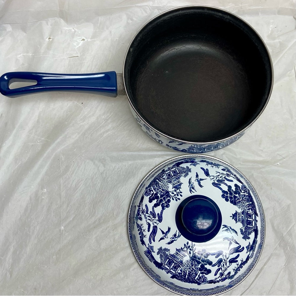 Heritage Mint, Blue Willow, Enamelware Cookware -Covered Sauce Pan (2Quarts)