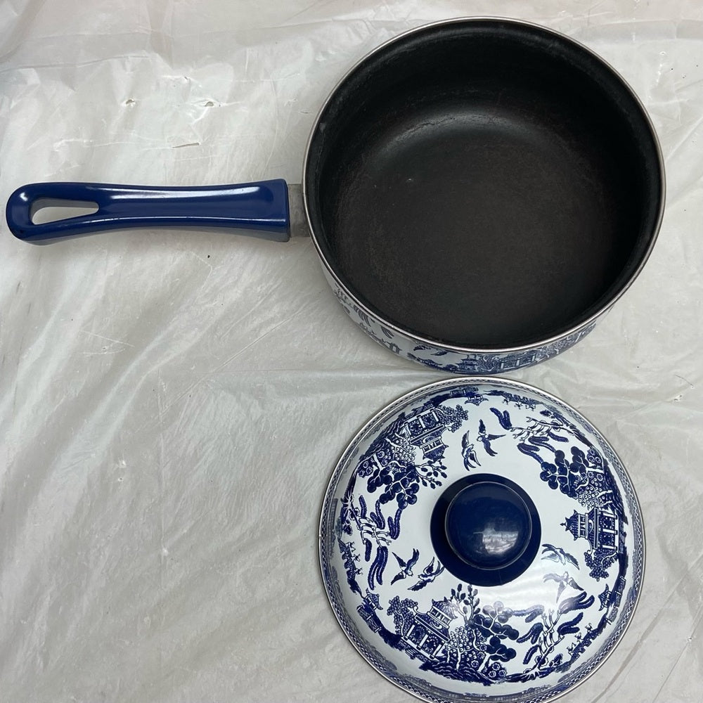 Heritage Mint, Blue Willow, Enamelware Cookware -Covered Sauce Pan (2Quarts)