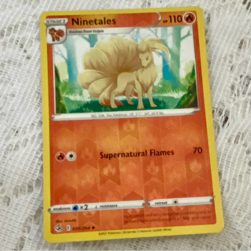 Lot (O): 3 Pokemon Reverse Holo Cards and 3 Pokemon Gold Fan Arts