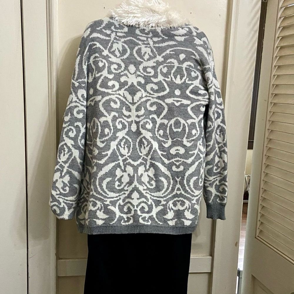 Love at First Find, Gray and White Sweater Cardigan (L)