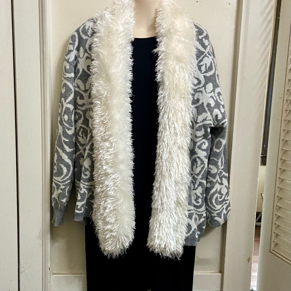 Love at First Find, Gray and White Sweater Cardigan (L)