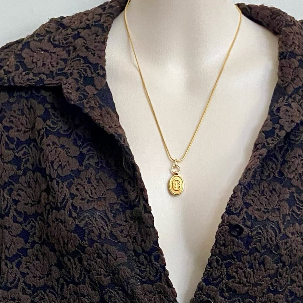 Vintage Gucci Gold Tone Charm with 18in Gold Plated Chain Necklace