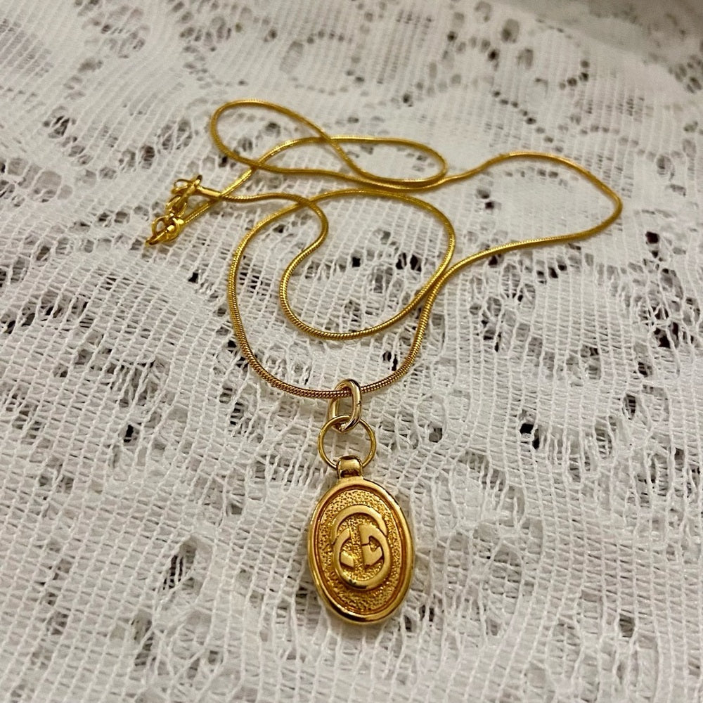 Vintage Gucci Gold Tone Charm with 18in Gold Plated Chain Necklace