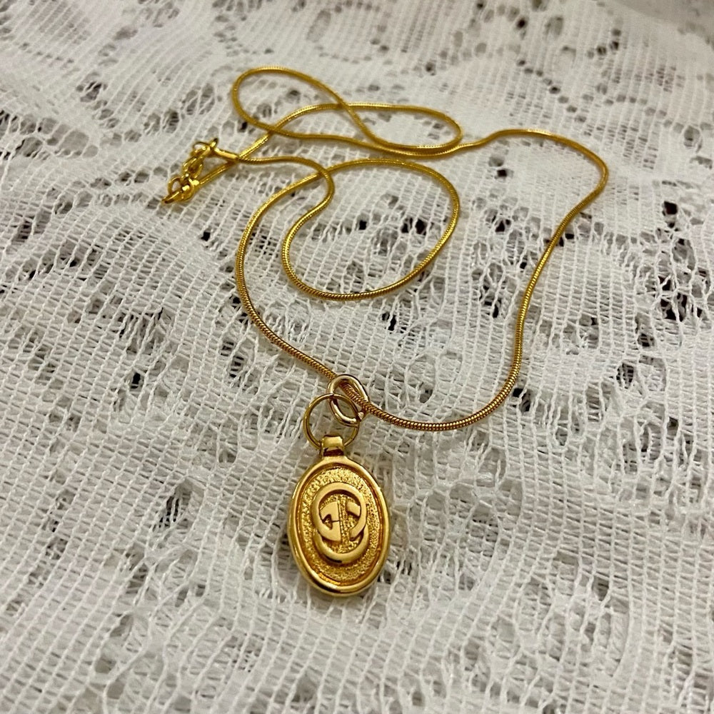 Vintage Gucci Gold Tone Charm with 18in Gold Plated Chain Necklace