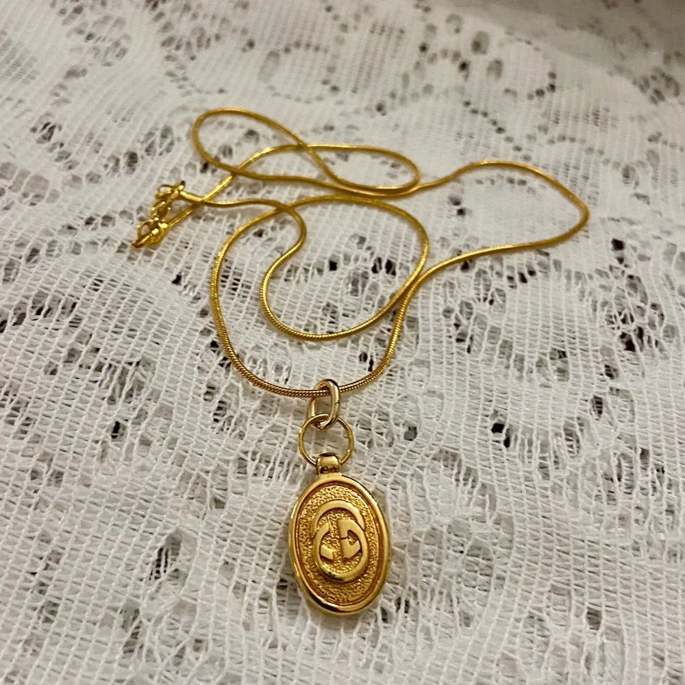 Vintage Gucci Gold Tone Charm with 18in Gold Plated Chain Necklace