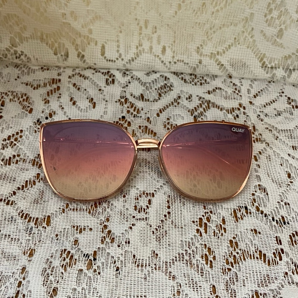 Quay Australia Oversized Pink Sunglasses T812