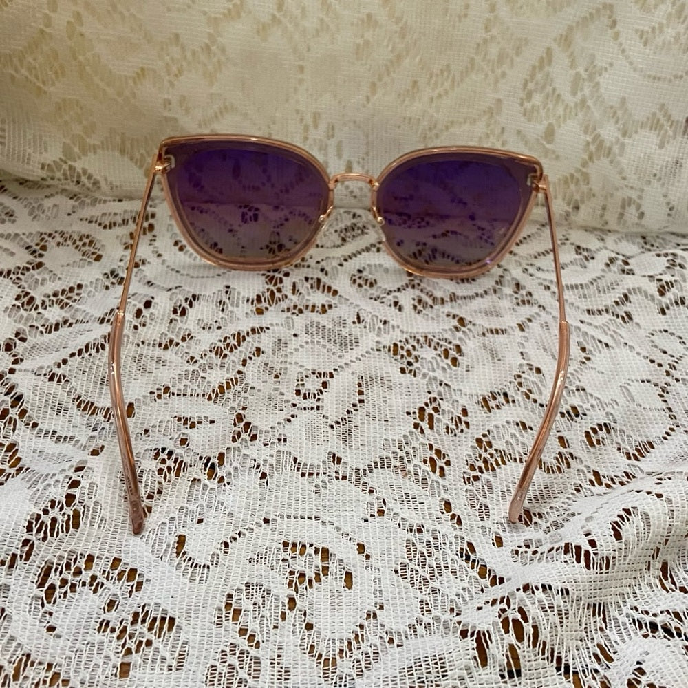 Quay Australia Oversized Pink Sunglasses T812