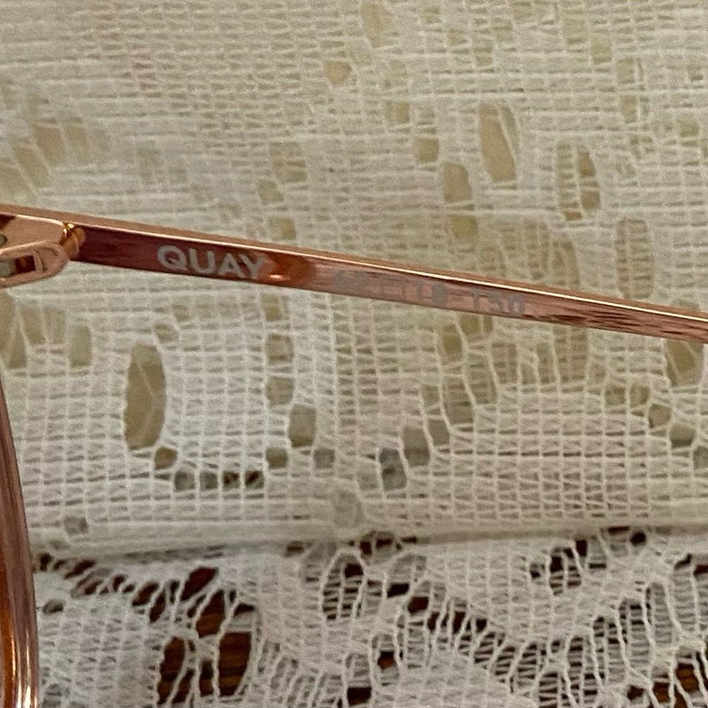 Quay Australia Oversized Pink Sunglasses T812