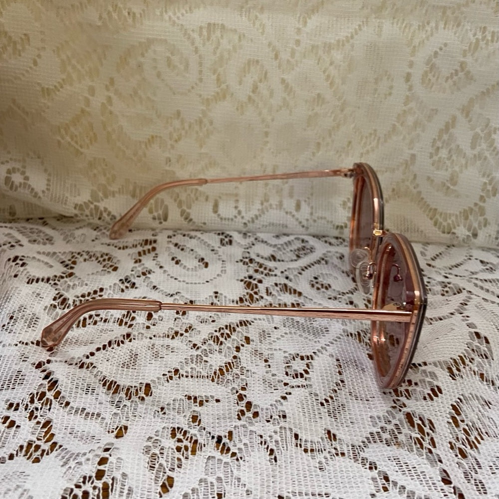 Quay Australia Oversized Pink Sunglasses T812