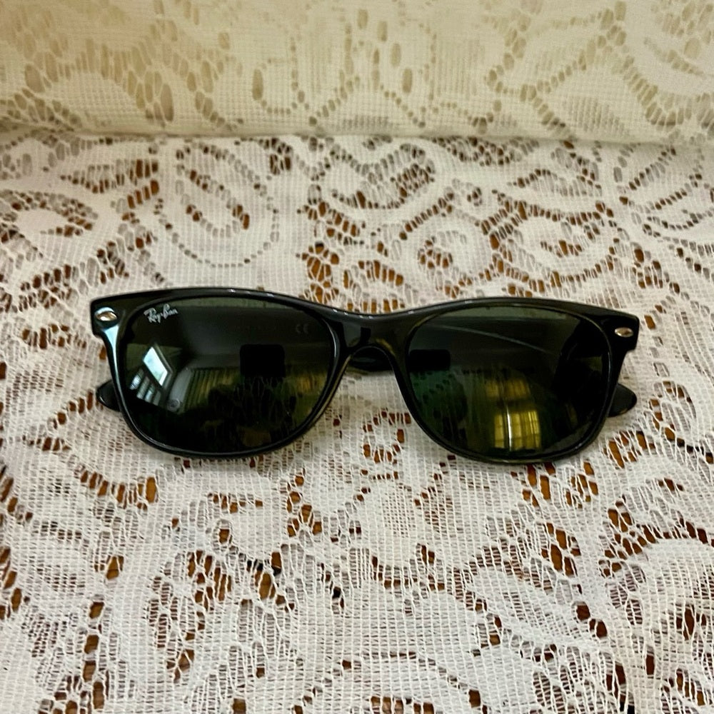 Rayban Wayfarer, Italy RB2132 901 55#18 Black Sunglasses