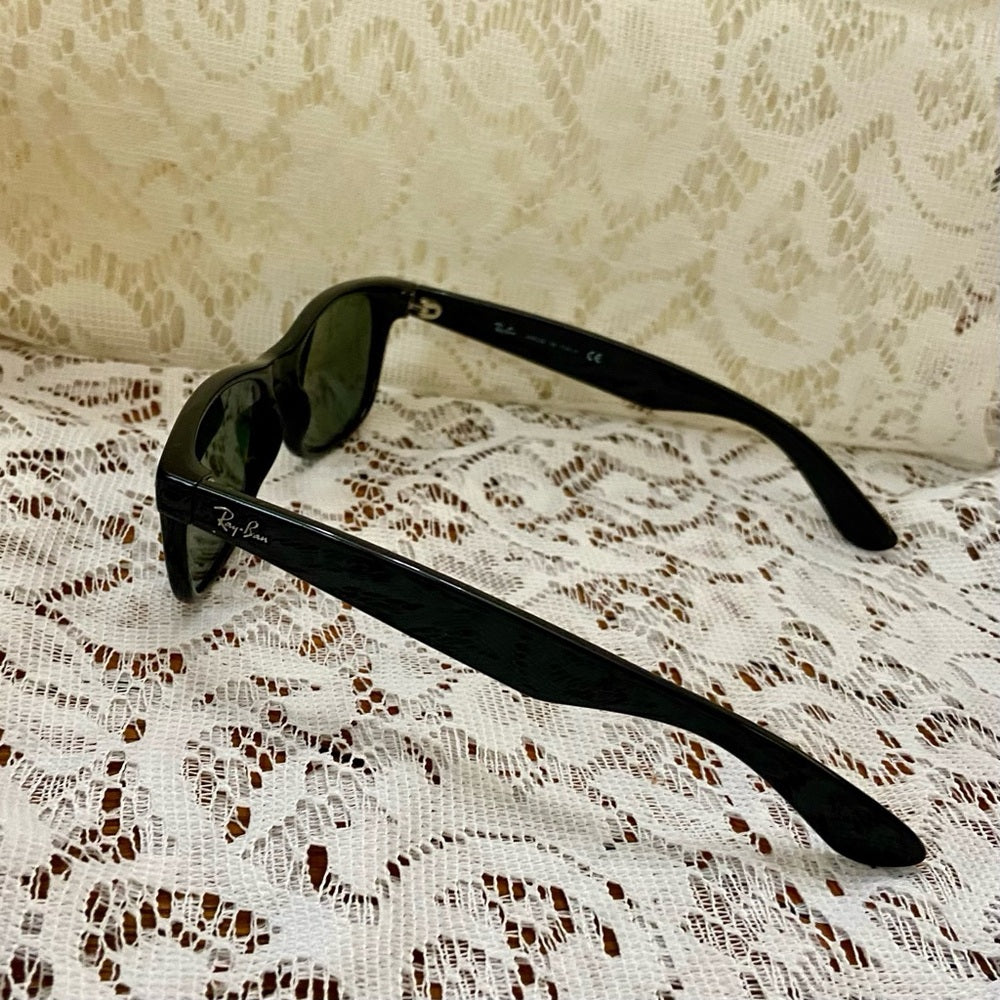 Rayban Wayfarer, Italy RB2132 901 55#18 Black Sunglasses
