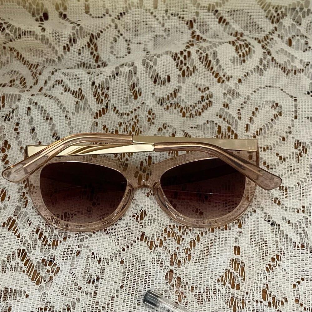 Quay Australia Oversized Cat Eye, Steal A Kiss III Pink Sunglasses