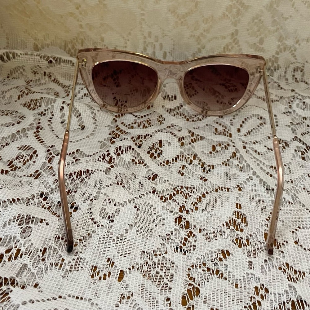 Quay Australia Oversized Cat Eye, Steal A Kiss III Pink Sunglasses