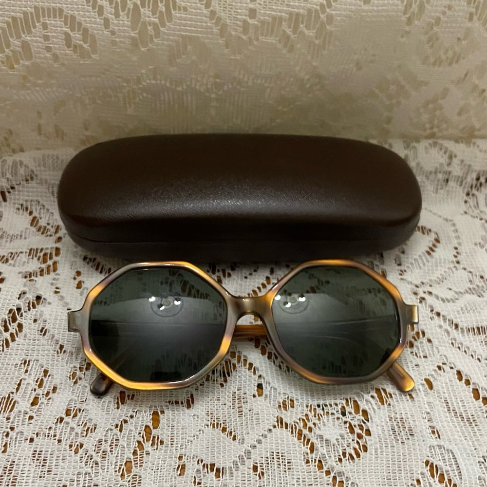 Vintage, Bausch & Lomb Canada Brown Tortoise Sunglasses