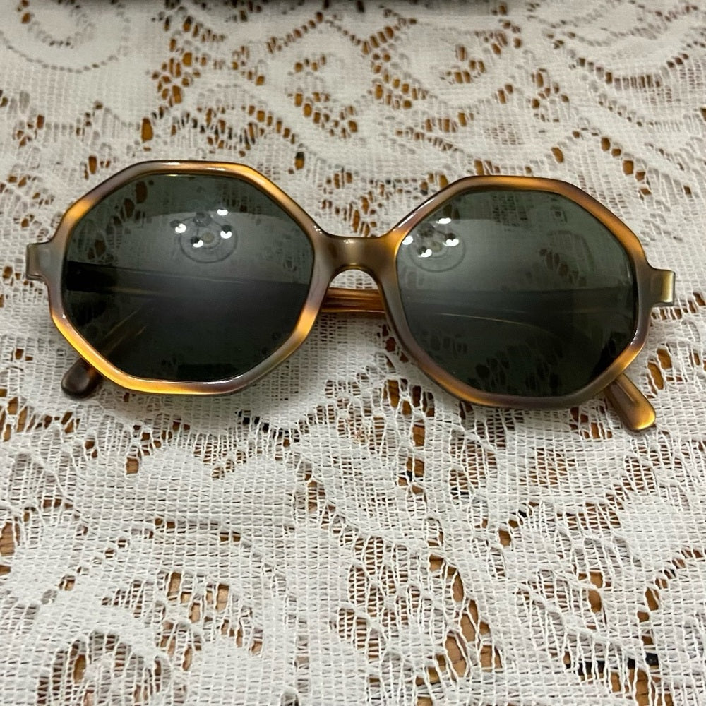 Vintage, Bausch & Lomb Canada Brown Tortoise Sunglasses