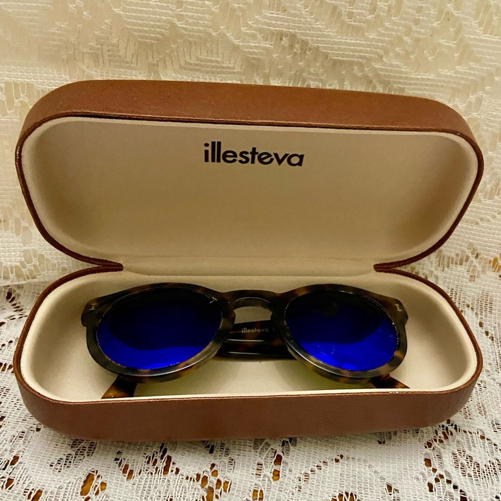 Vintage Illesteva Leonard Brown Tortoise Sunglasses with Case