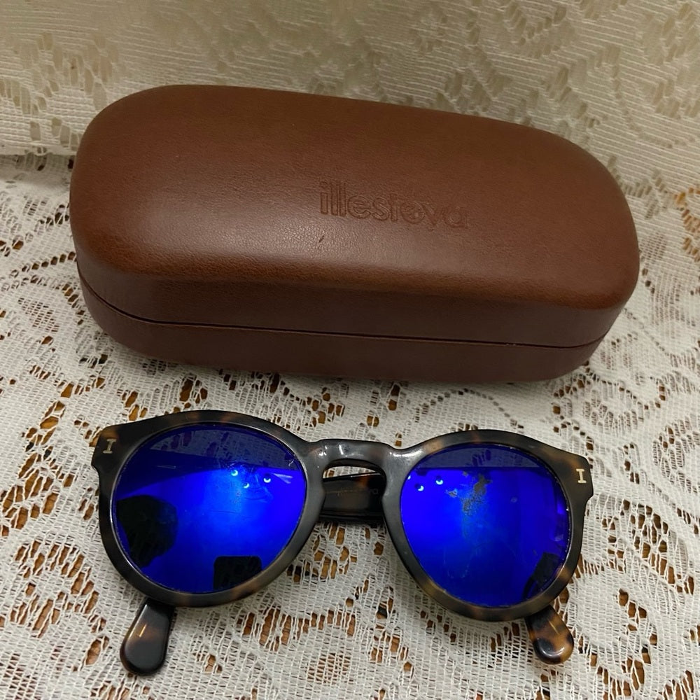 Vintage Illesteva Leonard Brown Tortoise Sunglasses with Case