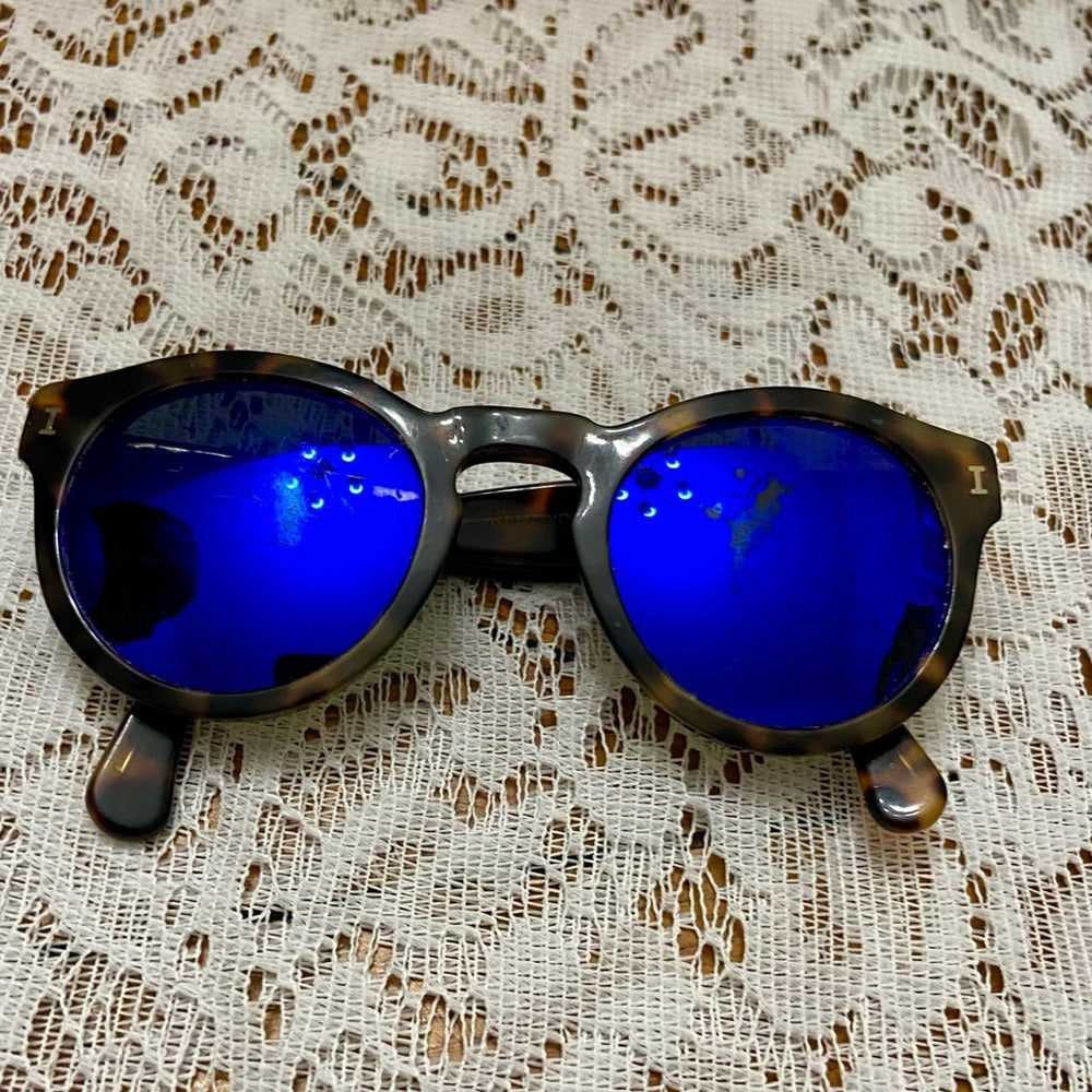 Vintage Illesteva Leonard Brown Tortoise Sunglasses with Case