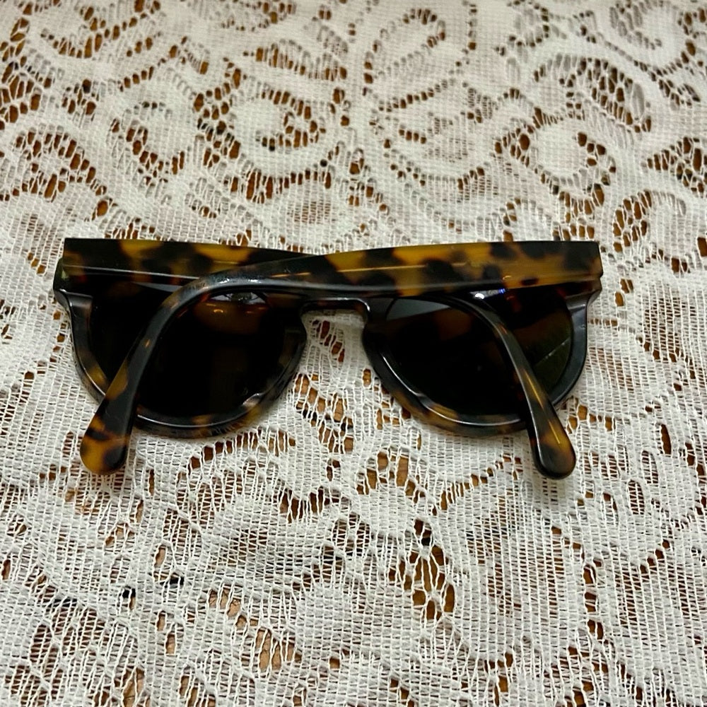 Vintage Illesteva Leonard Brown Tortoise Sunglasses with Case