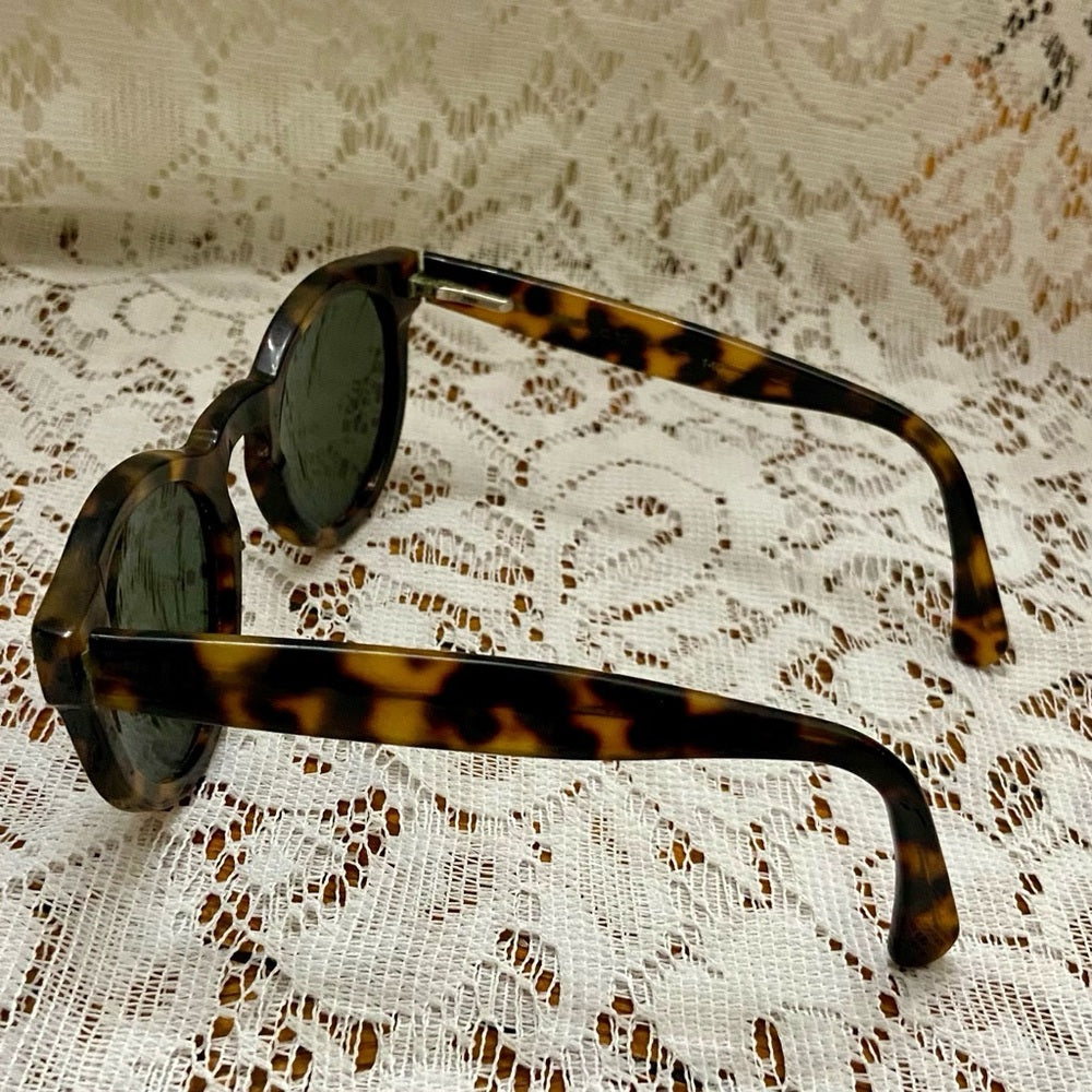 Vintage Illesteva Leonard Brown Tortoise Sunglasses with Case