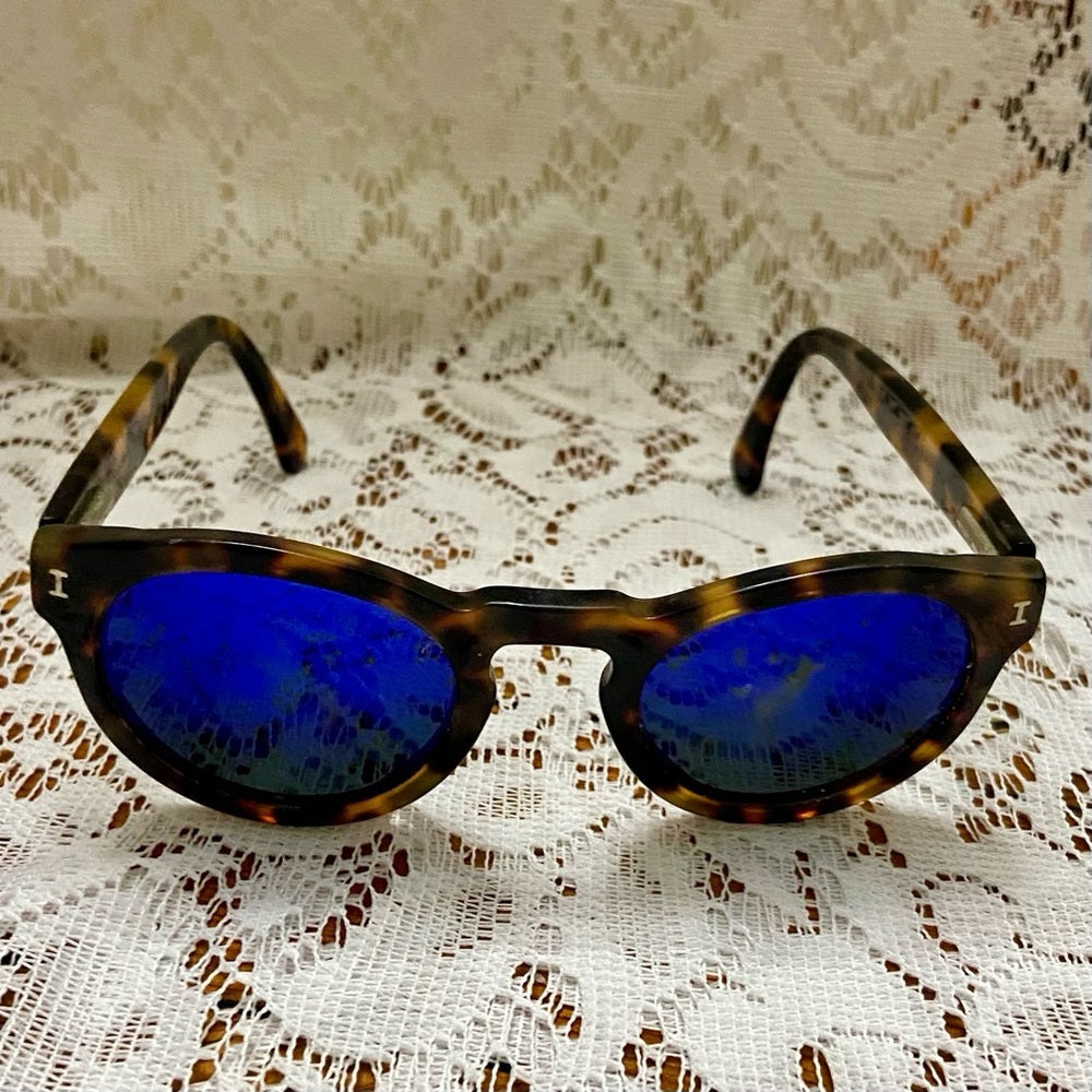 Vintage Illesteva Leonard Brown Tortoise Sunglasses with Case