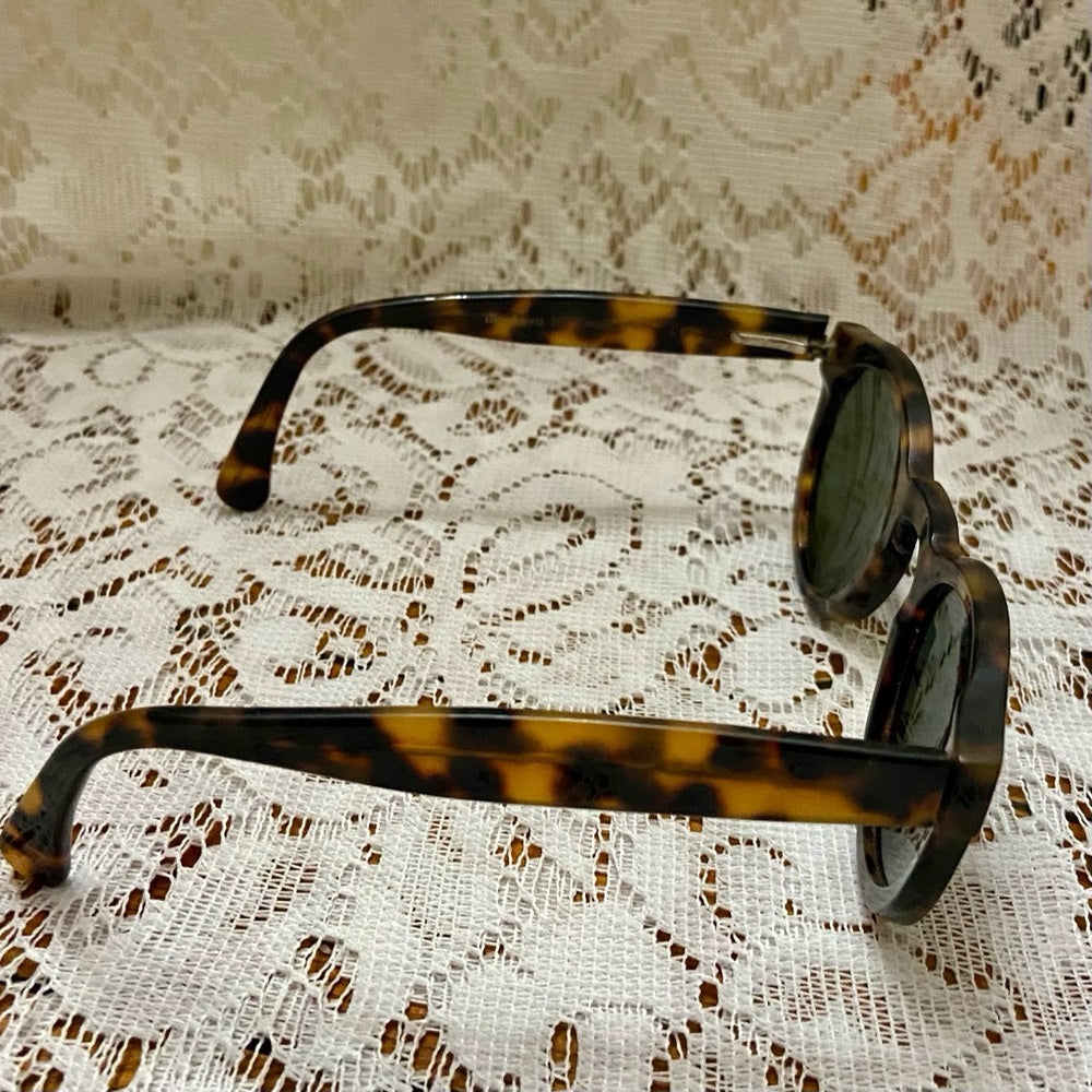 Vintage Illesteva Leonard Brown Tortoise Sunglasses with Case