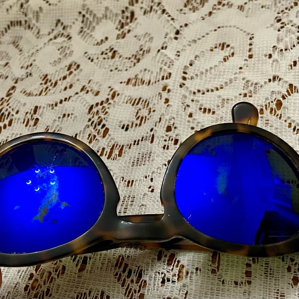 Vintage Illesteva Leonard Brown Tortoise Sunglasses with Case