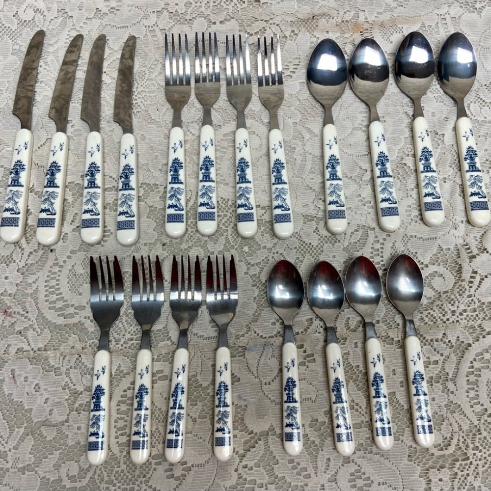 Vintage, 40-pc Blue Willow Flatware, Service for 8 with Wooden Box