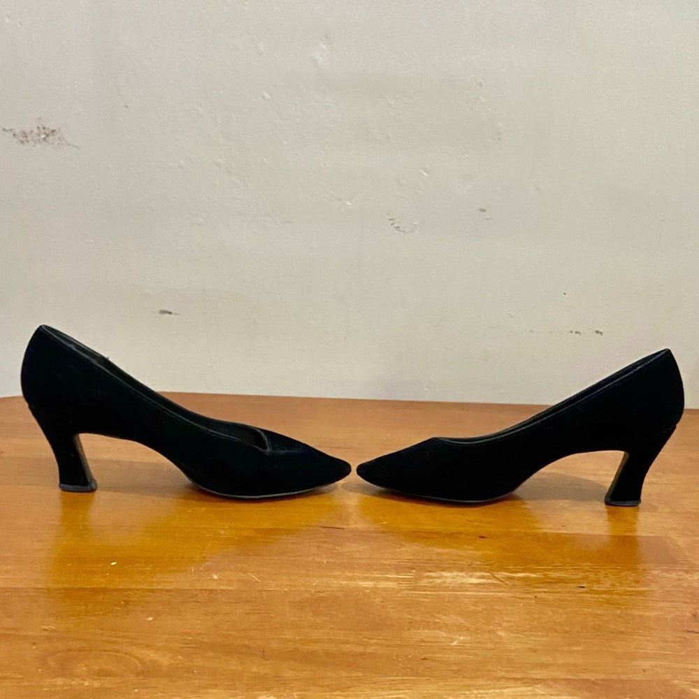Notorious Black Velvet High Heel Shoes Size 8