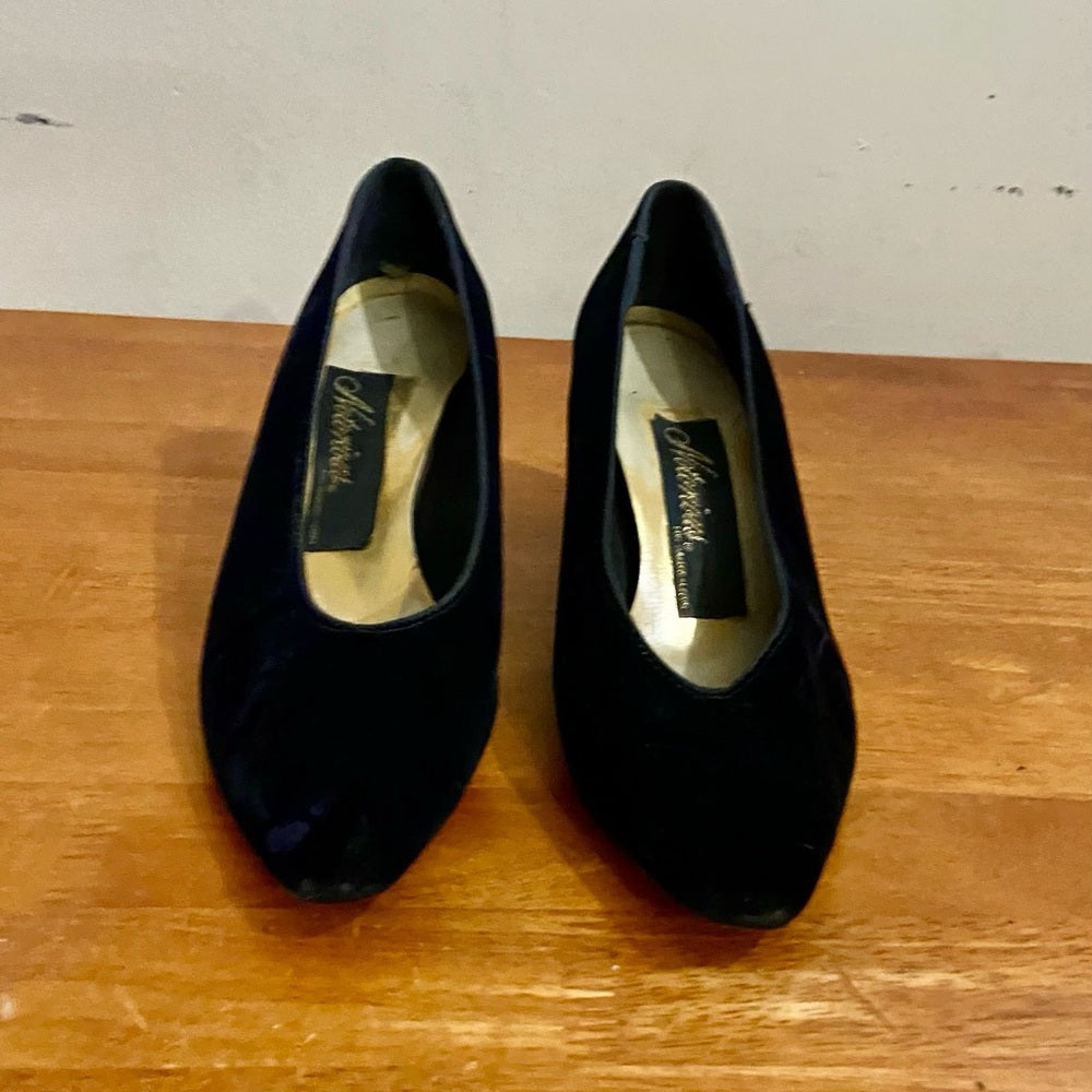Notorious Black Velvet High Heel Shoes Size 8