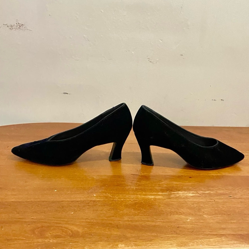 Notorious Black Velvet High Heel Shoes Size 8