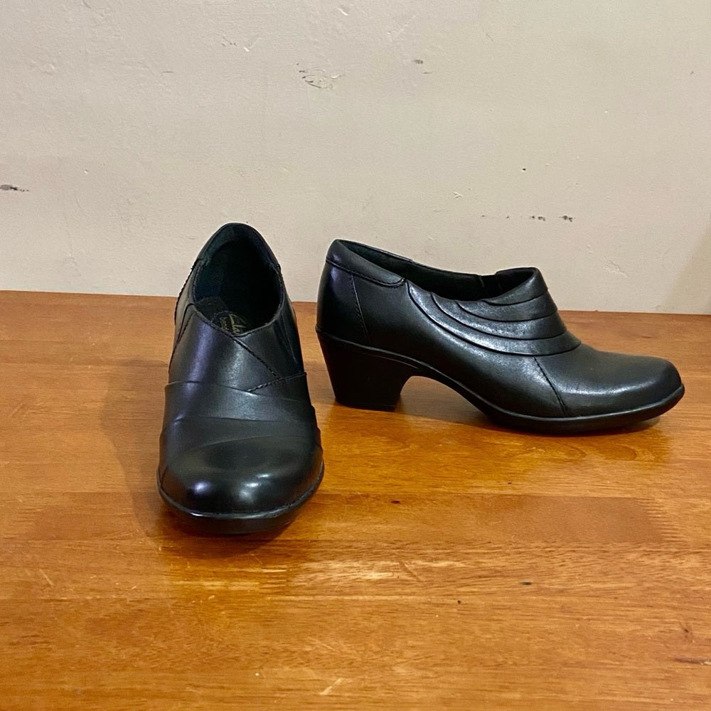 Clarks Bendables Black Leather Ankle Boots -Size 5.5