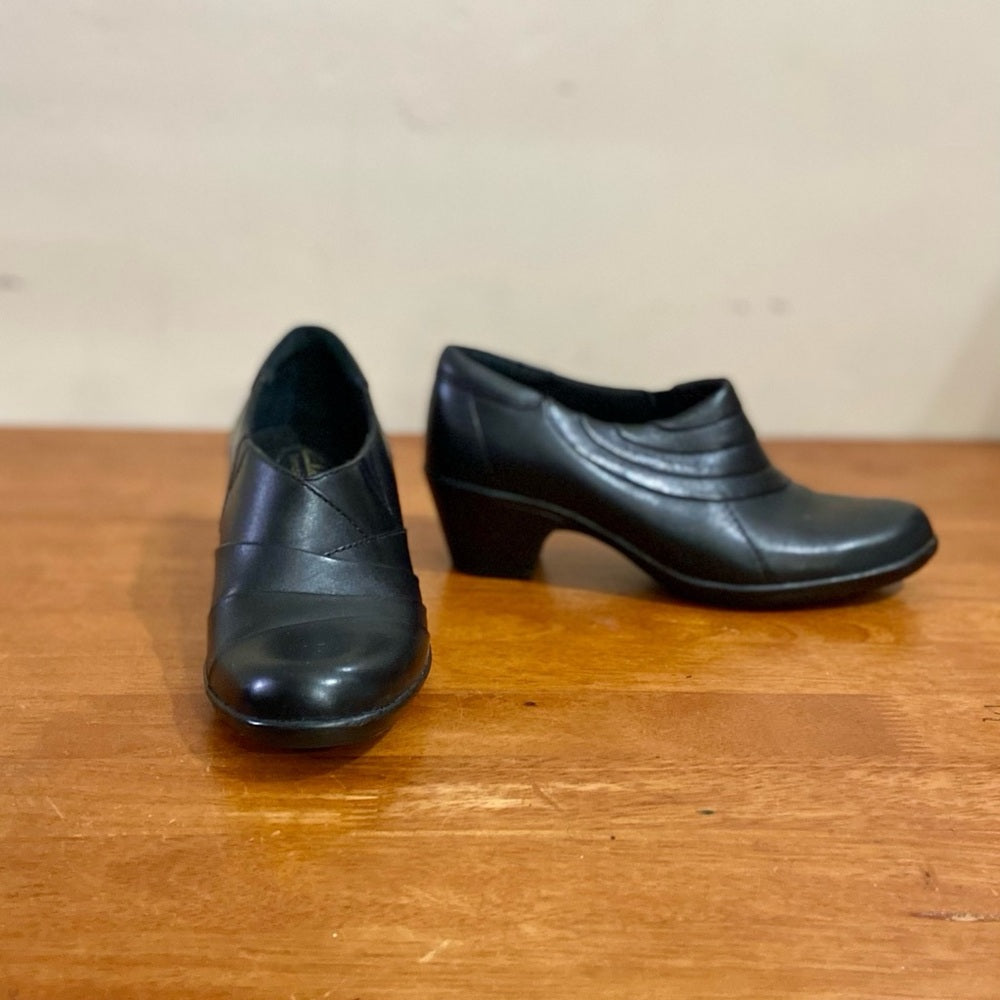 Clarks Bendables Black Leather Ankle Boots -Size 5.5