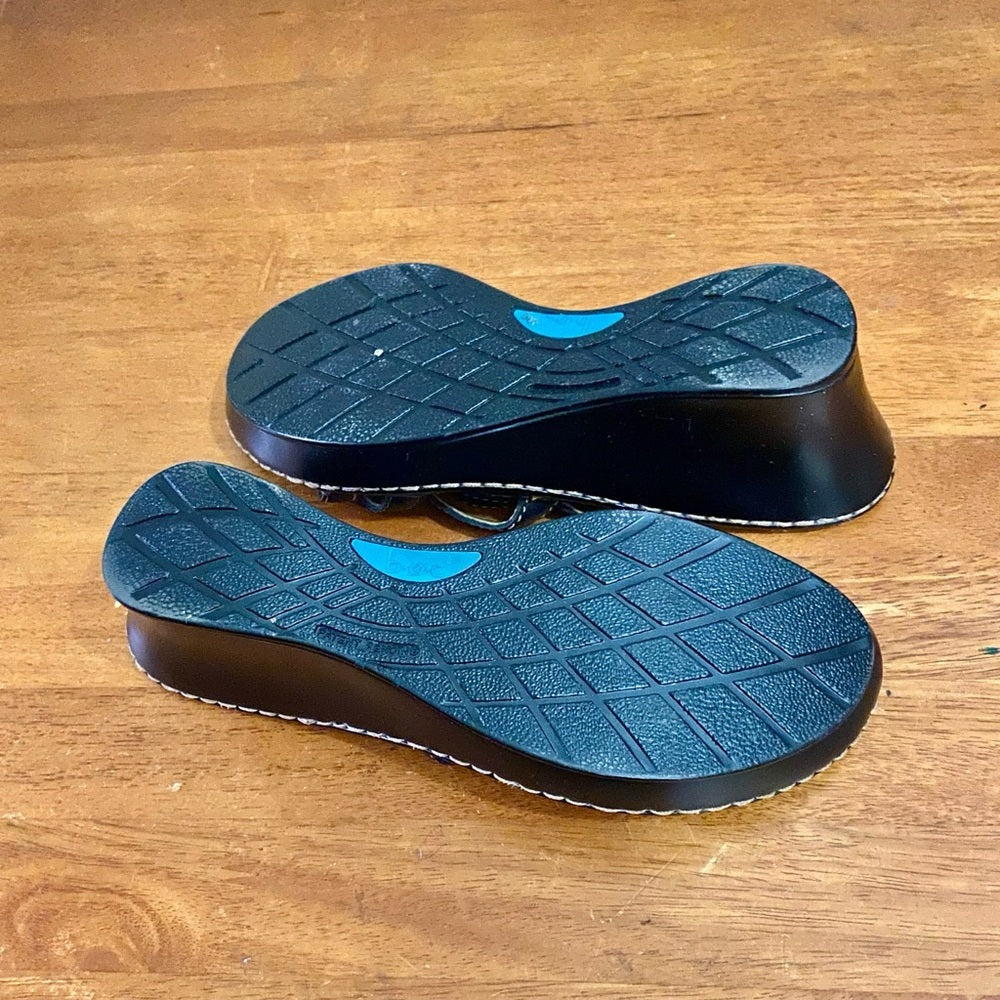 BOC Black Wedge Sandals Size 8/ 39