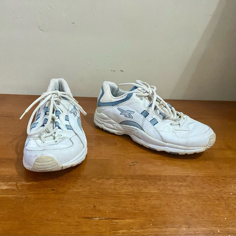 Reebok White and Blue Rubber Sneakers Size 8