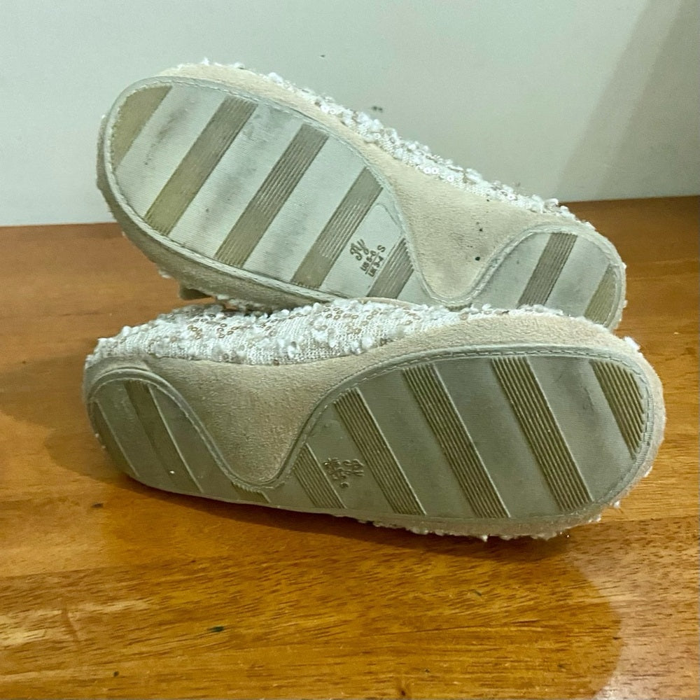 Pretty You, Elegant Light Pink Bedroom Slippers w/ Sequins, Pearls, Bow Size 5-6