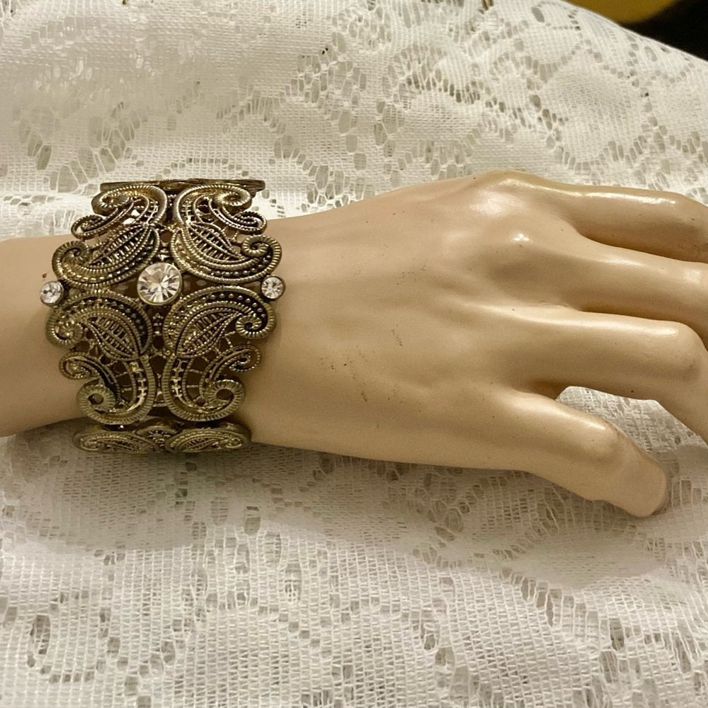 Lot of 2 Vintage Chunky, Beige Floral Hinged and Gold Tone Paisley Cuff Bangle