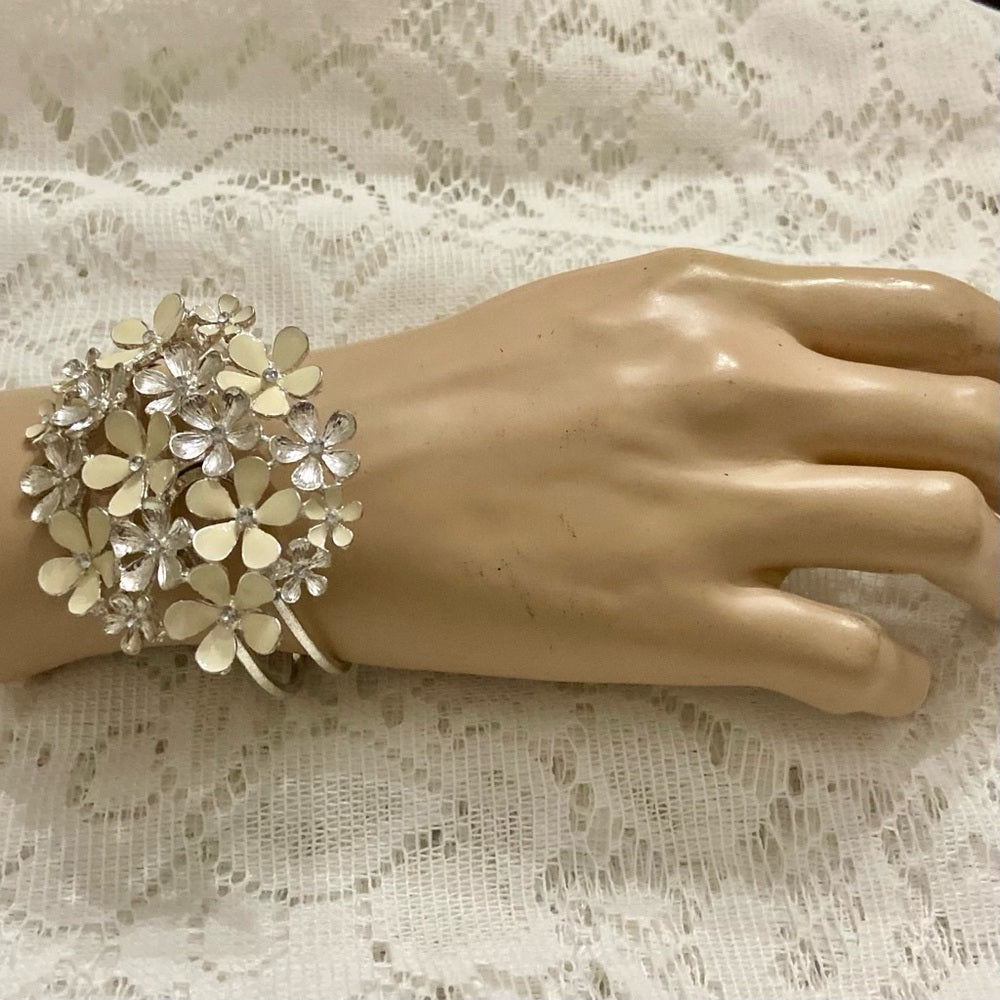 Lot of 2 Vintage Chunky, Beige Floral Hinged and Gold Tone Paisley Cuff Bangle