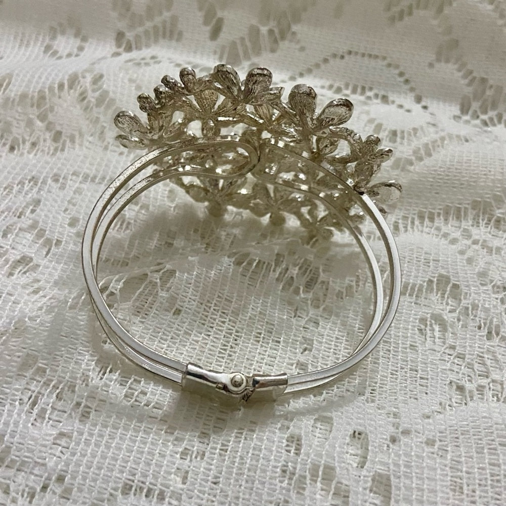 Lot of 2 Vintage Chunky, Beige Floral Hinged and Gold Tone Paisley Cuff Bangle