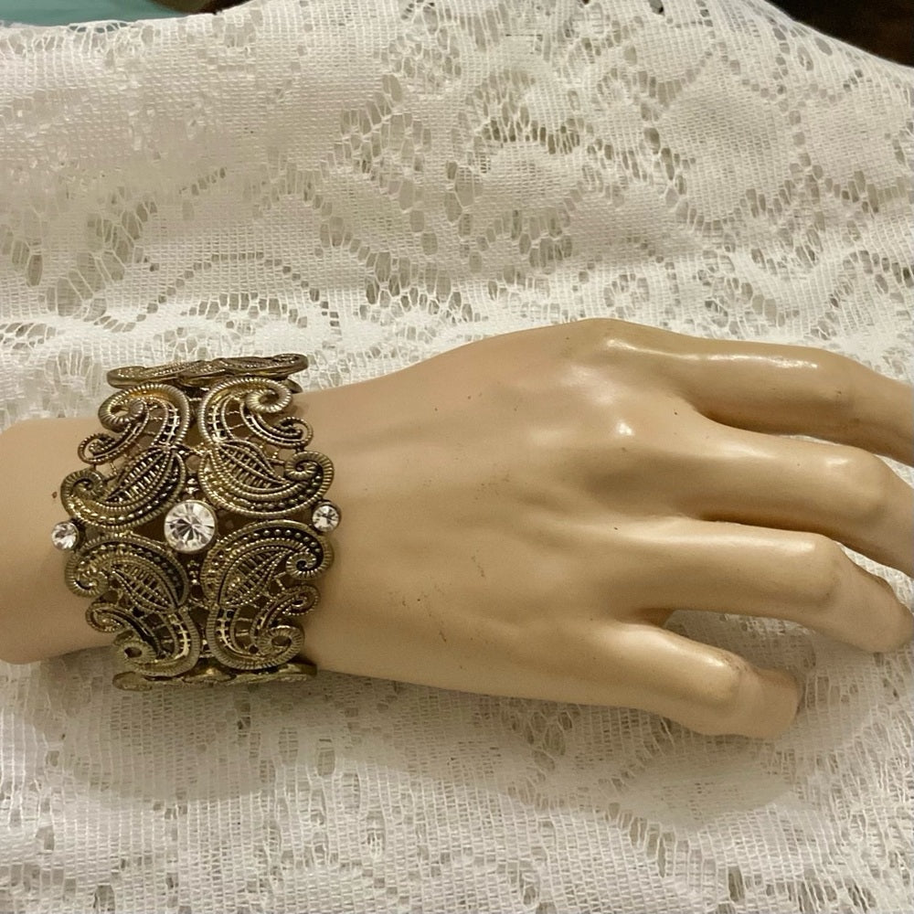 Lot of 2 Vintage Chunky, Beige Floral Hinged and Gold Tone Paisley Cuff Bangle