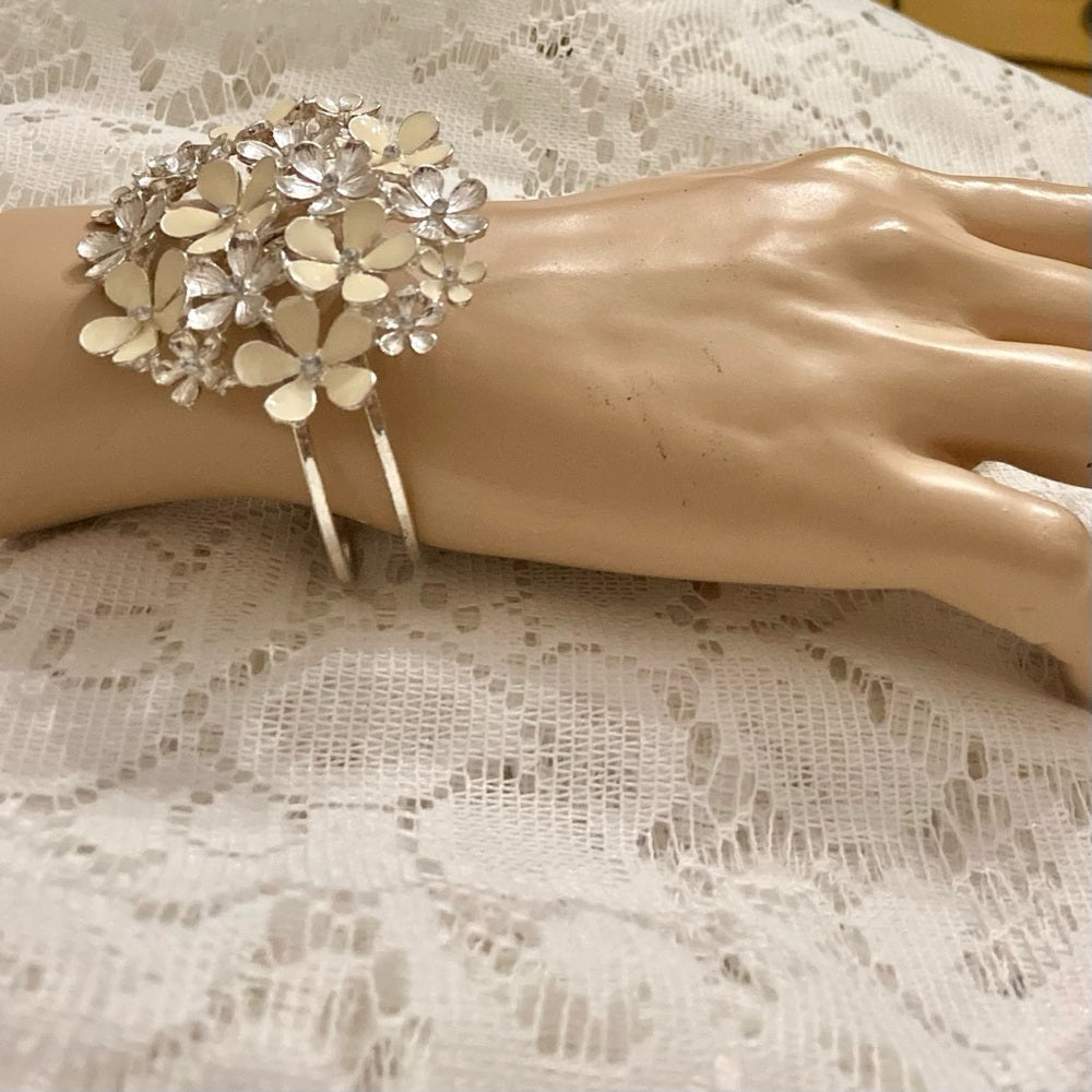 Lot of 2 Vintage Chunky, Beige Floral Hinged and Gold Tone Paisley Cuff Bangle