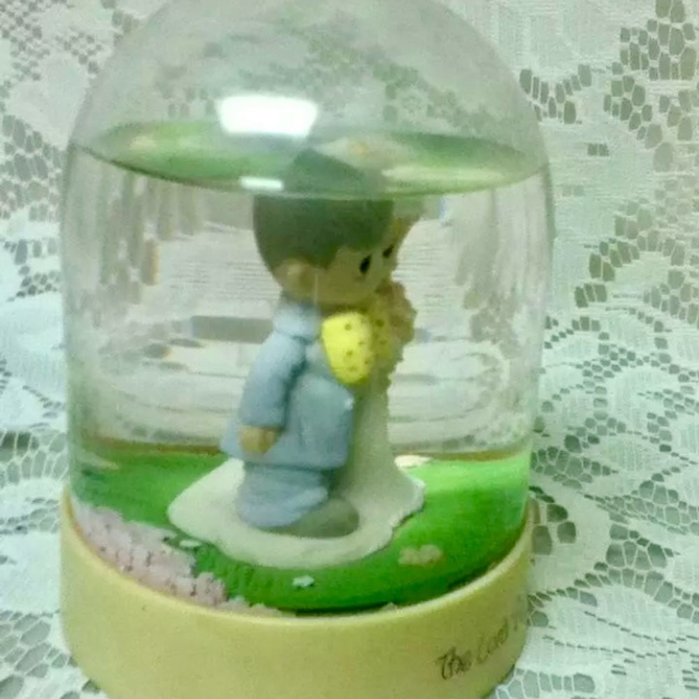 1986 Precious Moments, The Lord Bless and Keep YOu, 4inx4in Snow Bubble Glass Do