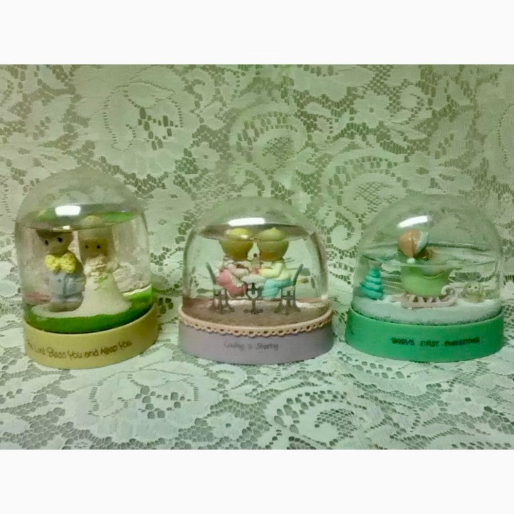 1990 Precious Moments, Baby's First Christmas, 4inx4in Snow Bubble Glass Dome