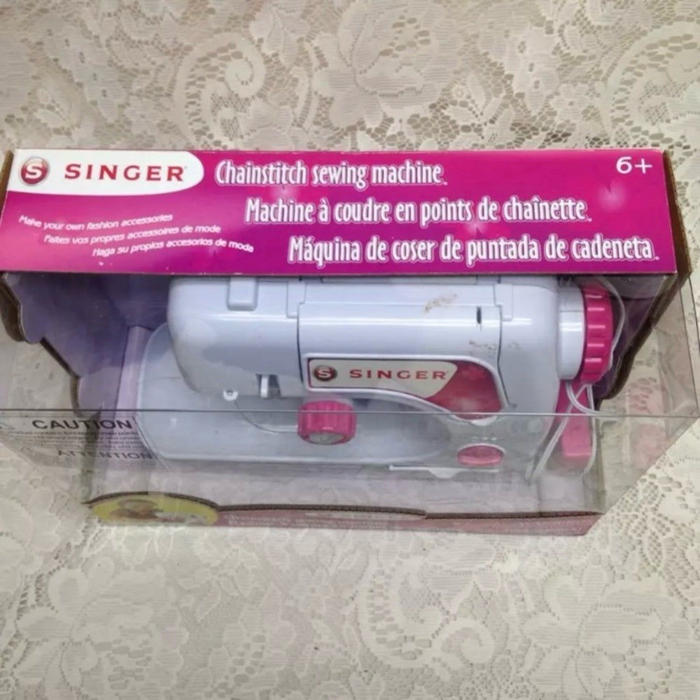Singer Chainstitch Toy Sewing Machine in Orig. Box 11in x 8in x 5in