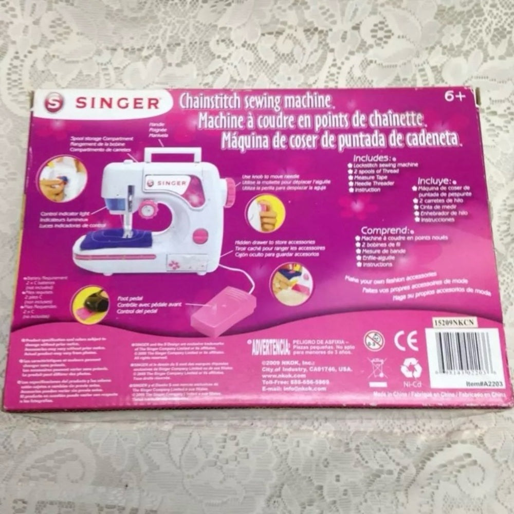 Singer Chainstitch Toy Sewing Machine in Orig. Box 11in x 8in x 5in