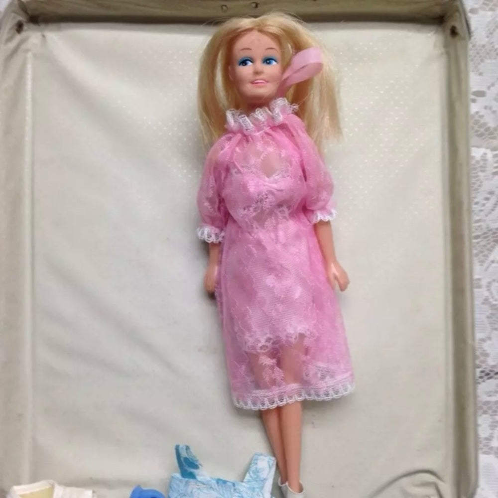 1963 Vintage Blue Vinyl Midge - Barbies Best Friend Carrying Case with Doll
