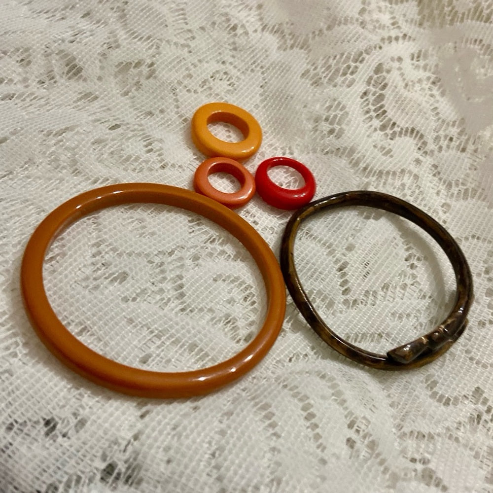 Lot of 5 Vintage, Lucite, Tiger’s Eye, Bakelite Bangles and Rings