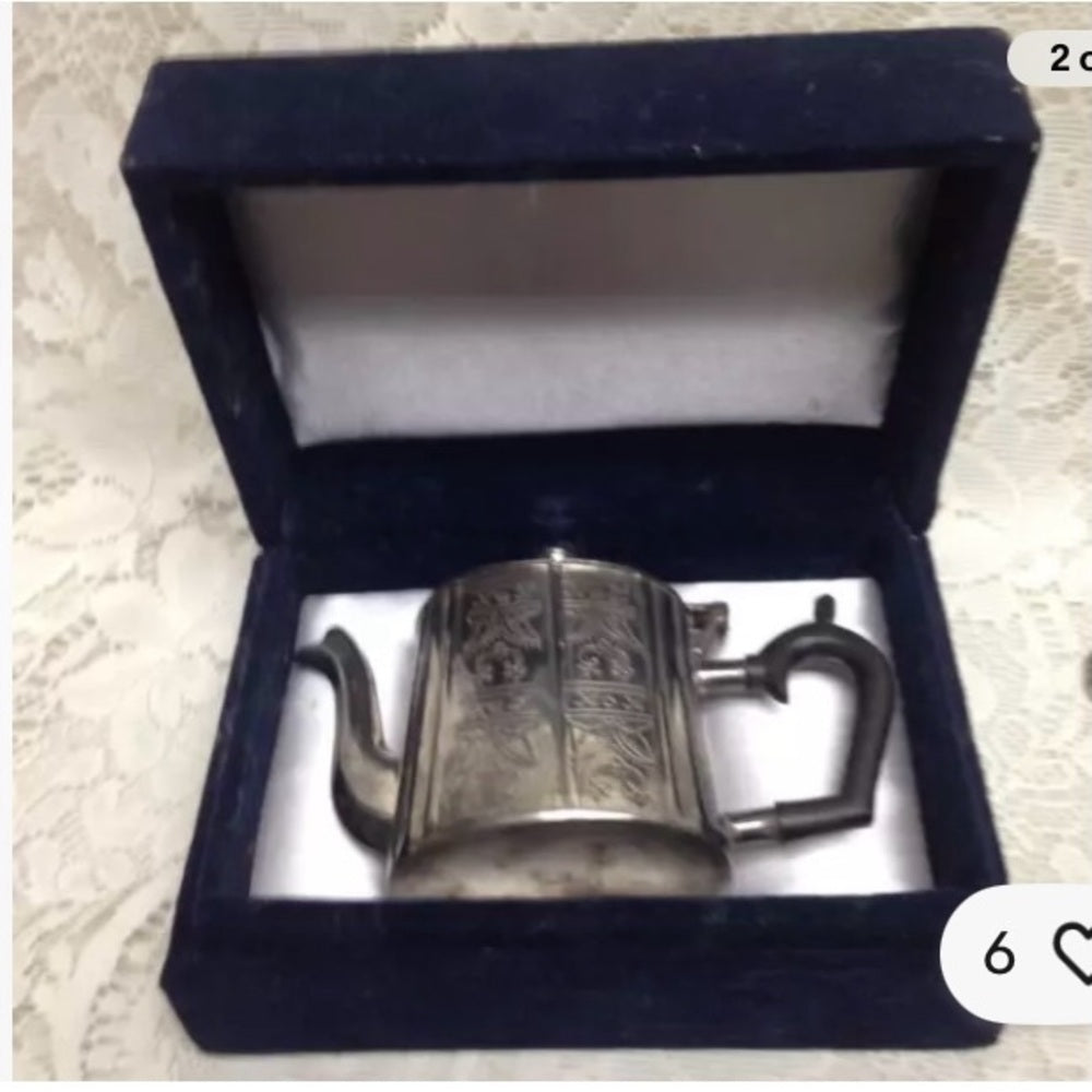 Intl. Silver Paul Revere Collectible Teapot Reproduction C1800 4in x 6in x 2.5in