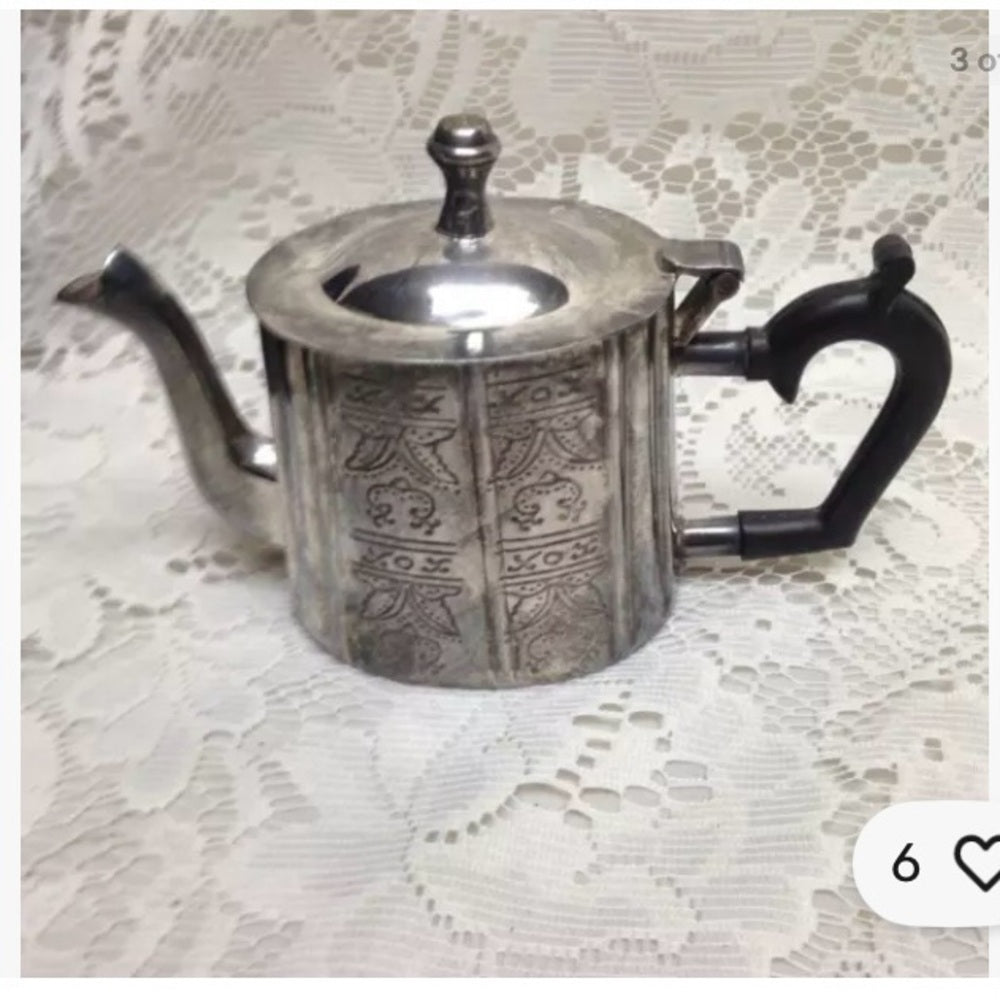 Intl. Silver Paul Revere Collectible Teapot Reproduction C1800 4in x 6in x 2.5in